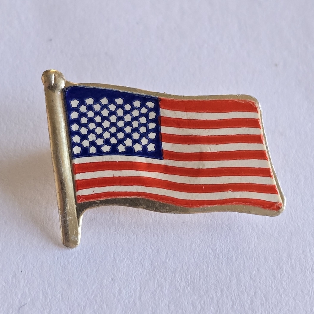 USA Flag pin patriotic brooch lapel enamel political stars and stripes